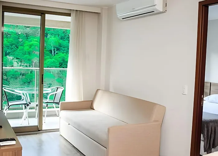 FLAT VPM - Cozinha, Varanda, Ar Cond, Estacionamento, Cama Queen, Vista Incrível, 400mb Wi-fi, TV Smart, Serviços de Streaming, Ducha Forte, Próximo a Barra da Tijuca e Recreio, 10min de carro da Praia Rio de Janeiro